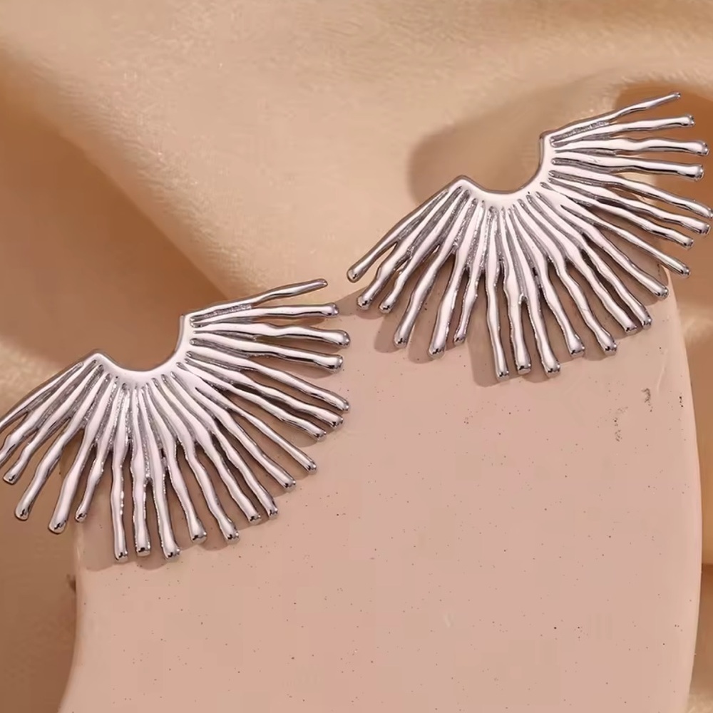 Anthropologe star new Silver Winged Earrings - Picture 6 of 10
